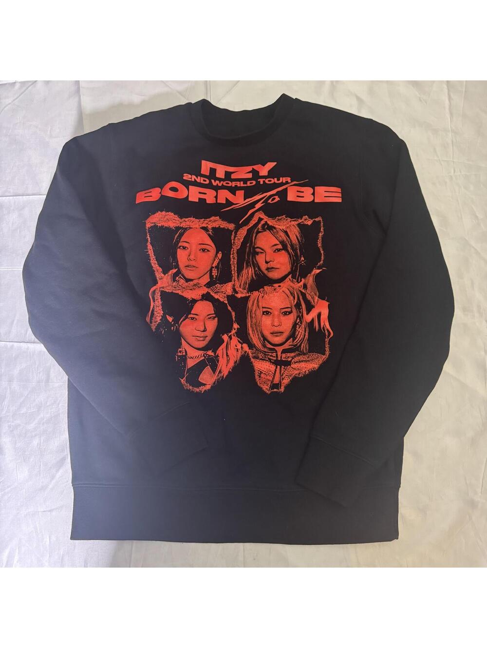 ITZY Born To Be 2nd World Tour (2024) Black Crewneck Sweater Small